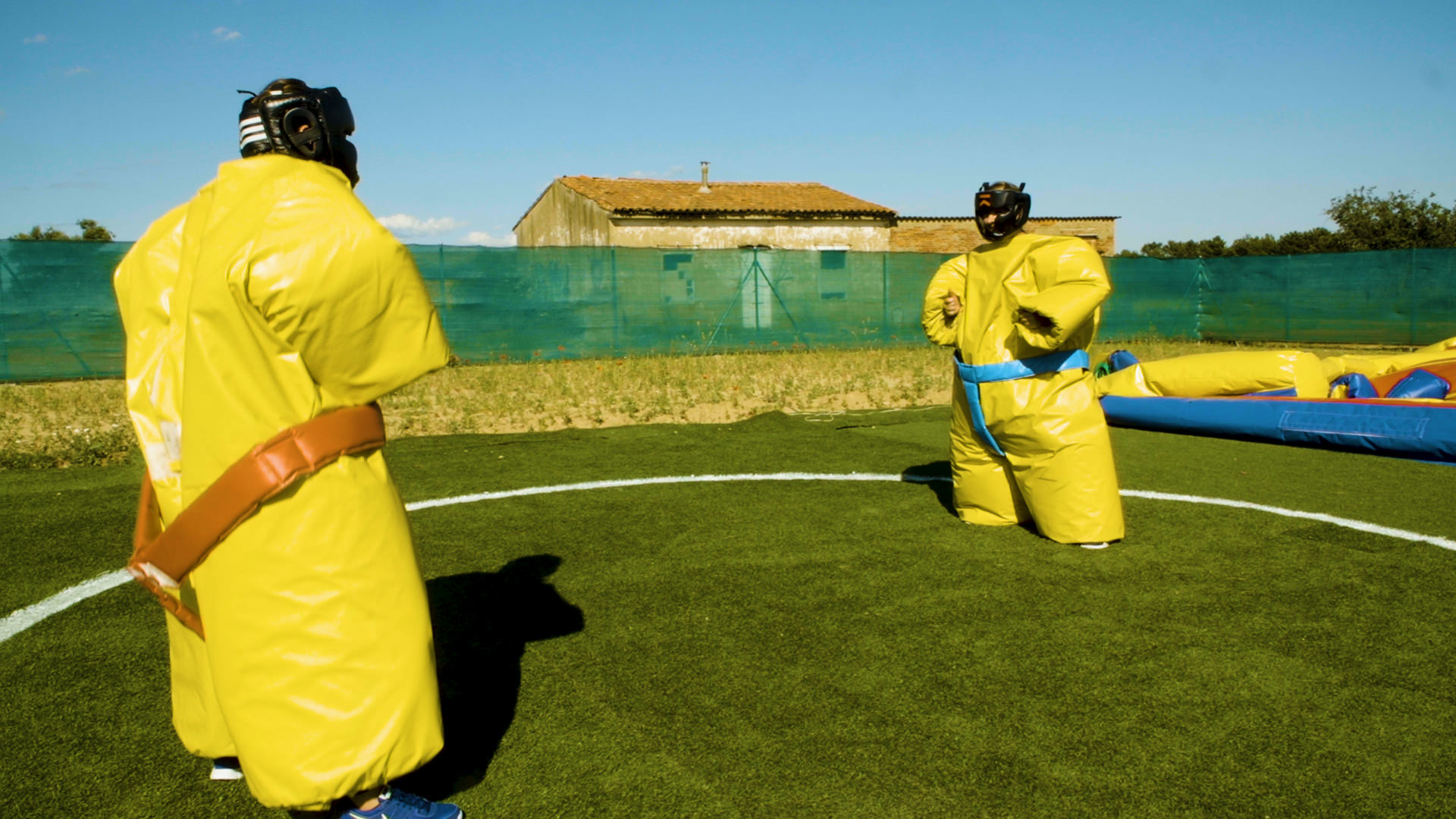 Bolos humanos en el Humor Amarillo